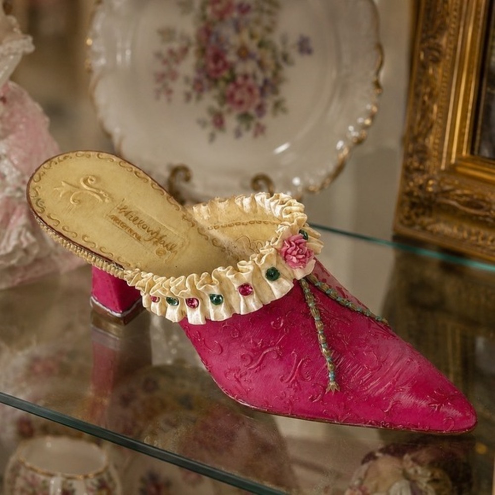 Willow Hall Pretty Maiden Miniature Shoe Figurine Circa 1810 Pink Jeweled 85-06